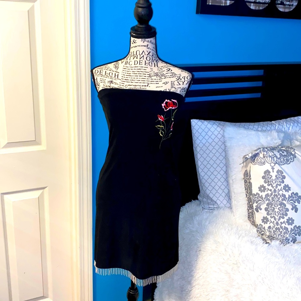 Women’s strapless dress size large
